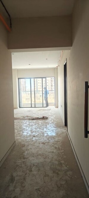 Room in 4 BHK Apartment at Sheth 72 West, Andheri West – for Sale