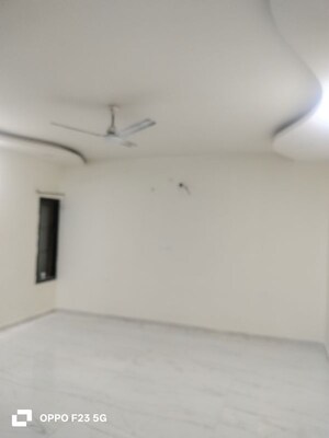 Room in 2 BHK Builder Floor at Gomti Nagar – for Rent