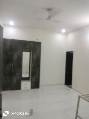 Room in 2 BHK Builder Floor at Gomti Nagar – for Rent