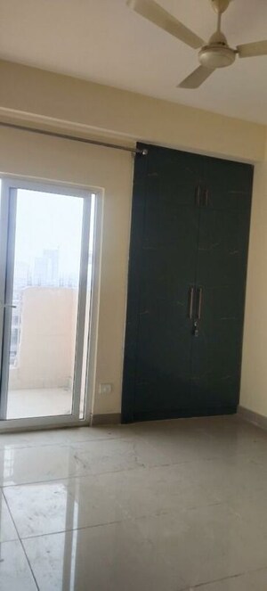 Room in 3 BHK Apartment at Ajnara Homes, Sector 16b Greater Noida – for Rent