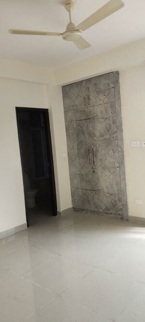 Room in 3 BHK Apartment at Ajnara Homes, Sector 16b Greater Noida – for Rent