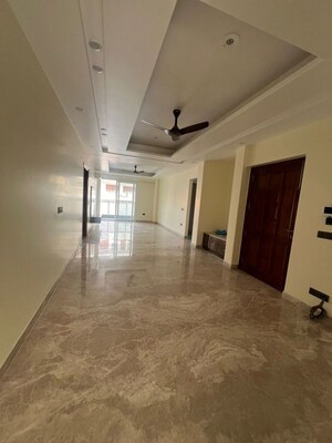 Room in 3 BHK Builder Floor at Sector 31 – for Rent