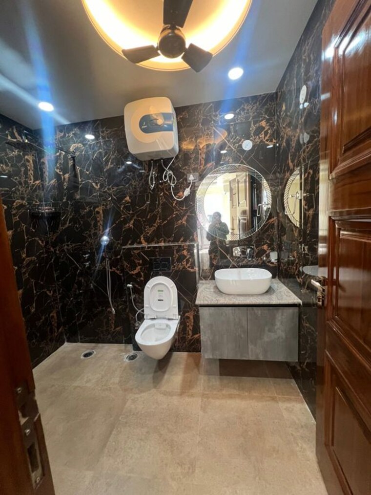 Bathroom, sector 31 3 Bedroom 3000 Sq.Ft. Builder Floor In Sector 31 Gurgaon 10137608