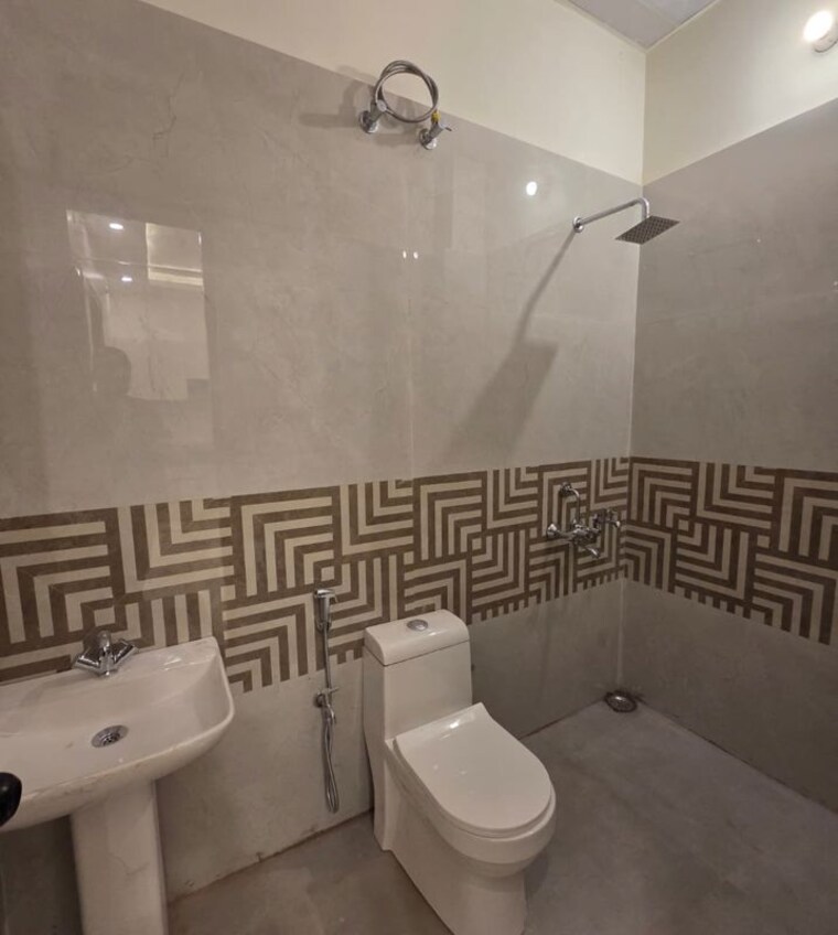 Bathroom, arsha-madhav-greens 3 Bedroom 1600 Sq.Ft. Villa In Gomti Nagar Lucknow 10137614