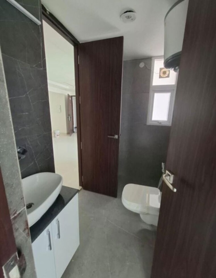Bathroom, hermitage-centralis 3 Bedroom 1800 Sq.Ft. Apartment In Vip Road Zirakpur 10137642