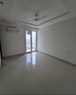 Room in 3 BHK Apartment at Hermitage Centralis, Vip Road – for Rent