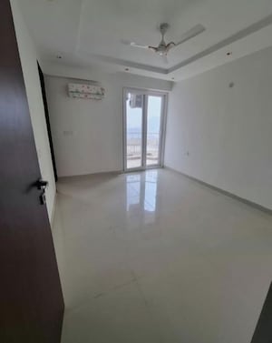 Room in 3 BHK Apartment at Hermitage Centralis, Vip Road – for Rent