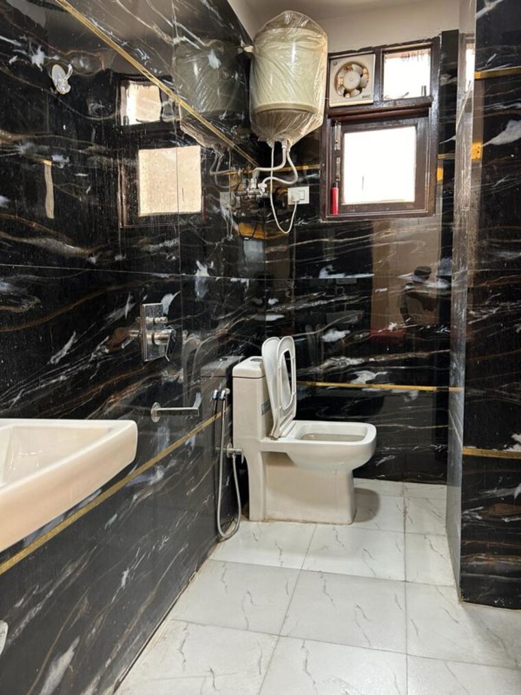 Gym, saket 2 Bedroom 800 Sq.Ft. Builder Floor In Saket Delhi 10137643