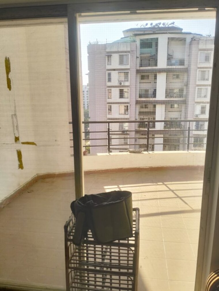 Parking, dorabjee-paradise-building-a-b-condominium 3.5 Bedroom 3500 Sq.Ft. Apartment In Mohammadwadi Pune 10056299