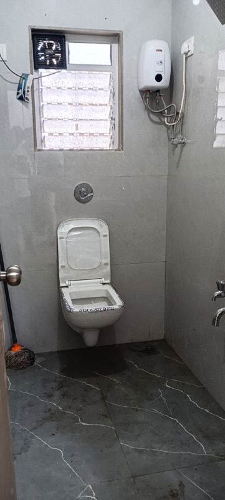 Bathroom, metro-millennium 3 Bedroom 920 Sq.Ft. Apartment In Malad West Mumbai 10137645