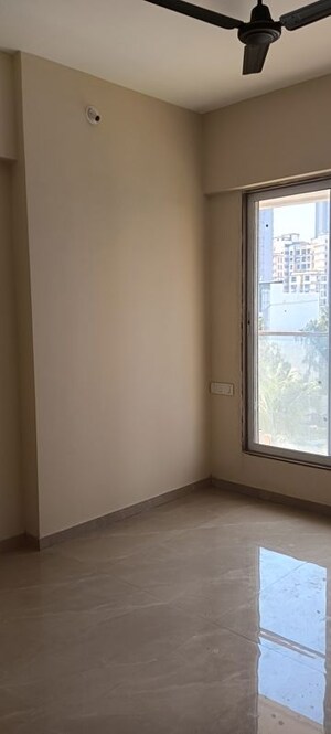 Room in 3 BHK Apartment at Metro Millennium, Malad West – for Rent