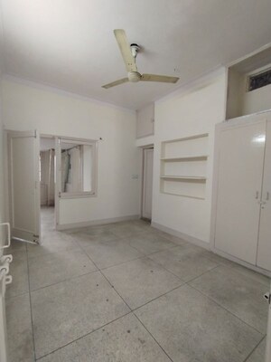 Room in 3 BHK Builder Floor at Green Park – for Rent