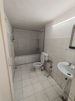 Master Bedroom in 3 BHK Builder Floor at Green Park – for Rent