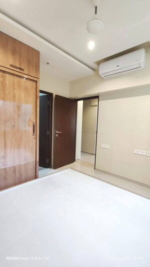 Room in 1 BHK Apartment at Omkar Signet, Malad East – for Rent