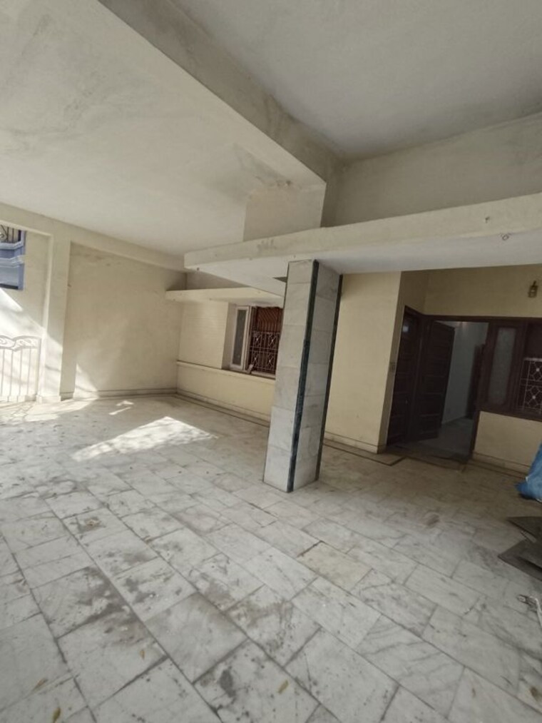  Parking, green park 3 Bedroom 1800 Sq.Ft. Builder Floor In Green Park Delhi 10137682