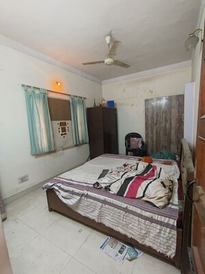 Bedroom in 3 BHK Builder Floor at Green Park – for Rent