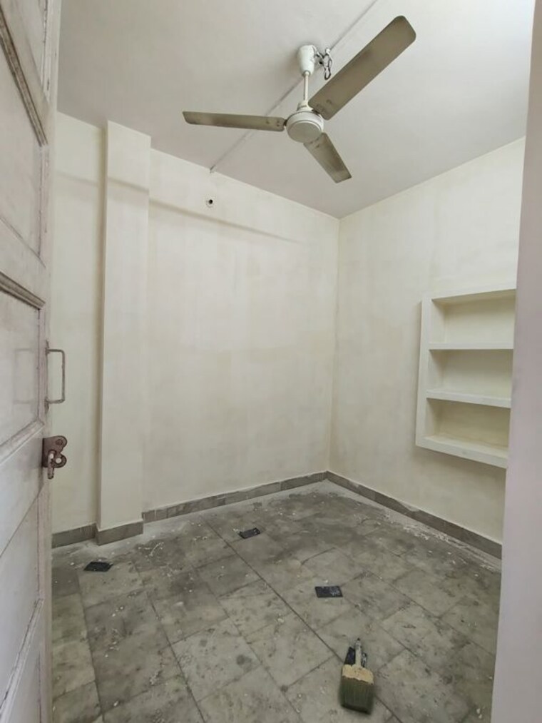 Bathroom, green park 3 Bedroom 1800 Sq.Ft. Builder Floor In Green Park Delhi 10137682