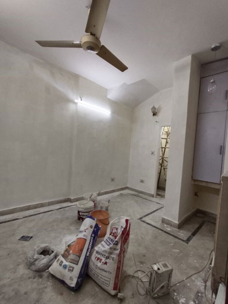 Bathroom, green park 3 Bedroom 1800 Sq.Ft. Builder Floor In Green Park Delhi 10137682