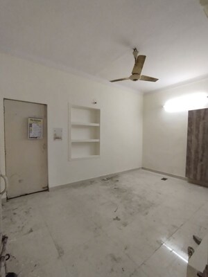 Room in 3 BHK Builder Floor at Green Park – for Rent