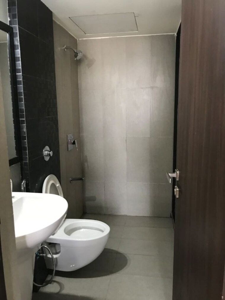 Bathroom, lodha-splendora 1 Bedroom 650 Sq.Ft. Apartment In Ghodbunder Road Thane 10137699