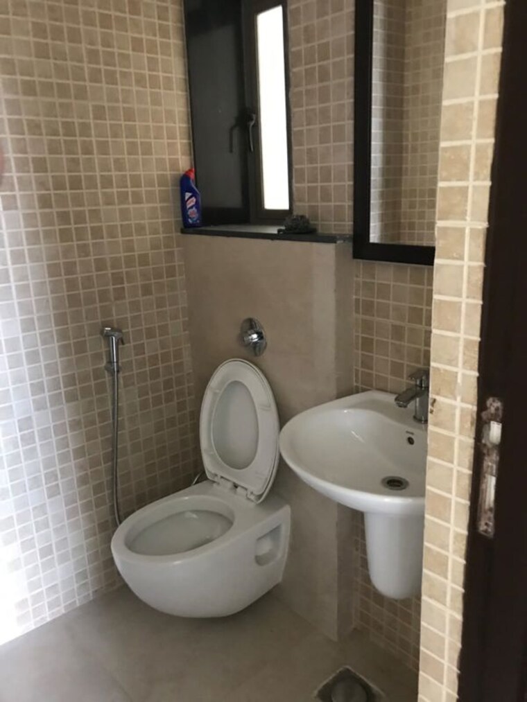 Bathroom, lodha-splendora 1 Bedroom 650 Sq.Ft. Apartment In Ghodbunder Road Thane 10137699