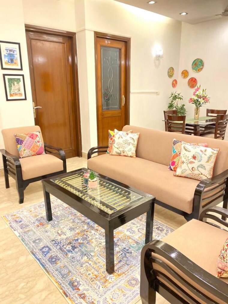 Living Room, defence colony 2 Bedroom 150 Sq.Yd. Builder Floor In Defence Colony Delhi 10137709