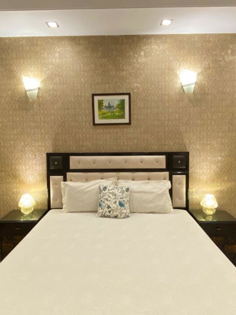 Bedroom, defence colony 2 Bedroom 150 Sq.Yd. Builder Floor In Defence Colony Delhi 10137709