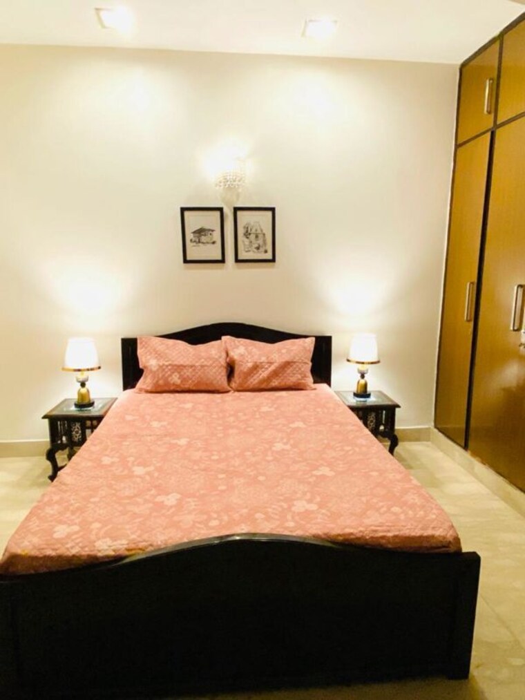 Bedroom, defence colony 2 Bedroom 150 Sq.Yd. Builder Floor In Defence Colony Delhi 10137709