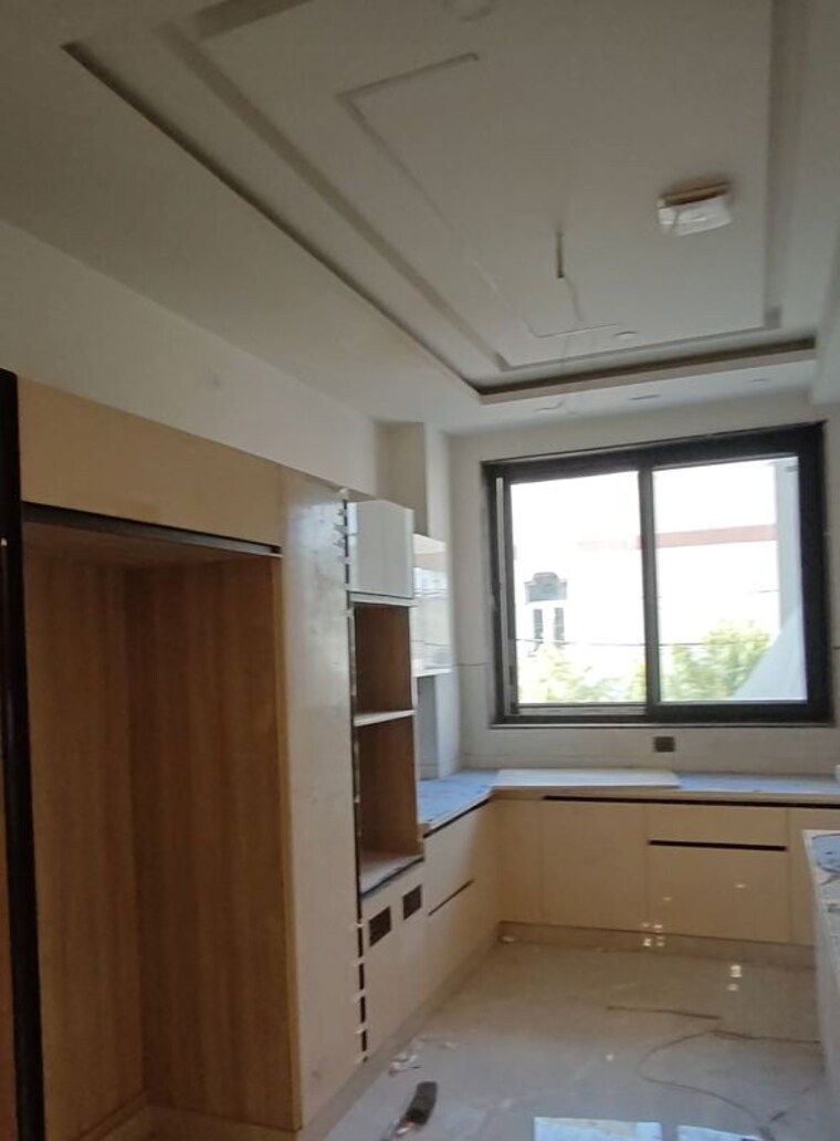 Kitchen, sector 28 4 Bedroom 250 Sq.Yd. Builder Floor In Sector 28 Faridabad 10137718