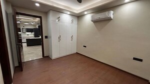 Room in 3 BHK Apartment at Smart World Orchard, Sector 61 – for Rent