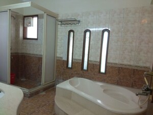 Bathroom in 6+ BHK Villa at Sector 45 – for Sale