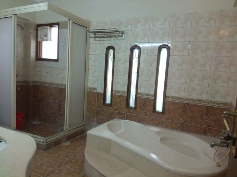 Bathroom, sector 45 6+ Bedroom 8000 Sq.Ft. Villa In Sector 45 Gurgaon 10137727