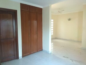 Room in 6+ BHK Villa at Sector 45 – for Sale