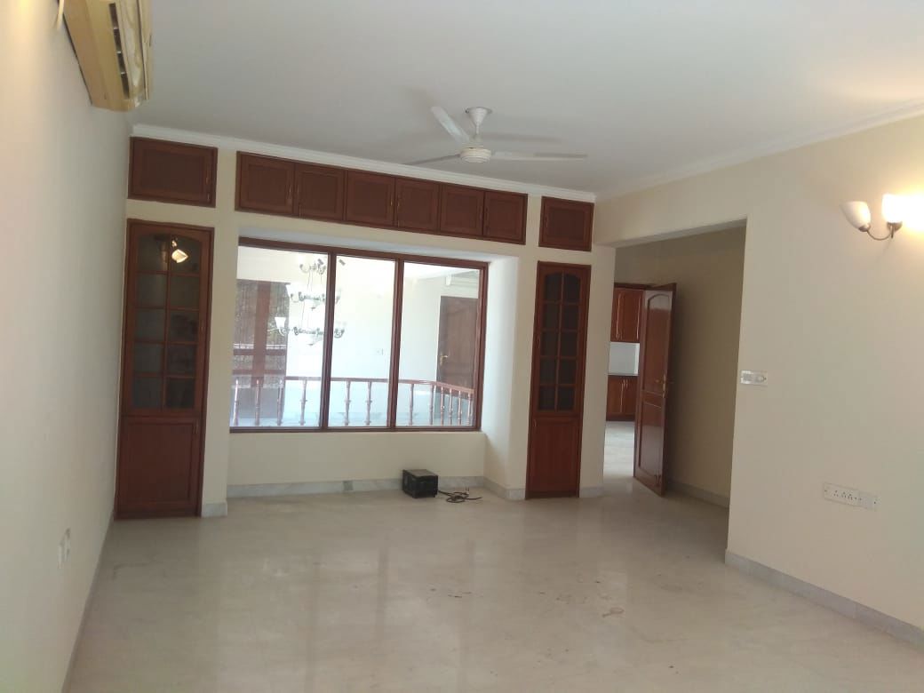 6+ BHK + Study Room,Extra Room Villa For Sale in Sector 45