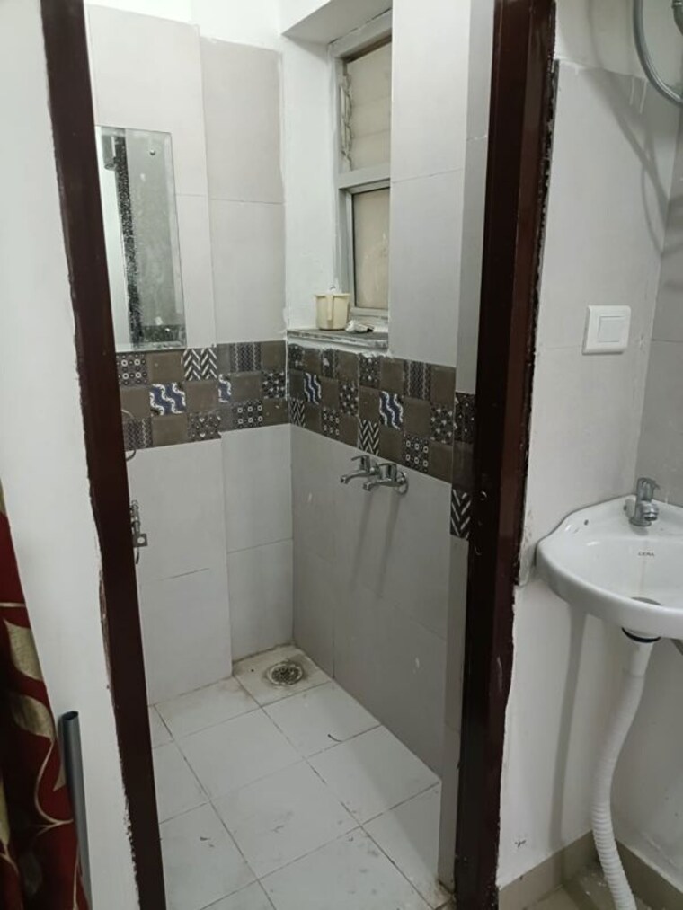 Bathroom, sector 19 dwarka 1 Bedroom 450 Sq.Ft. Apartment In Sector 19 Dwarka Delhi 10137732