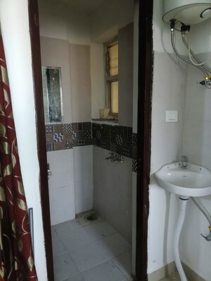 Bathroom in 1 BHK Apartment at Sector 19 Dwarka – for Rent