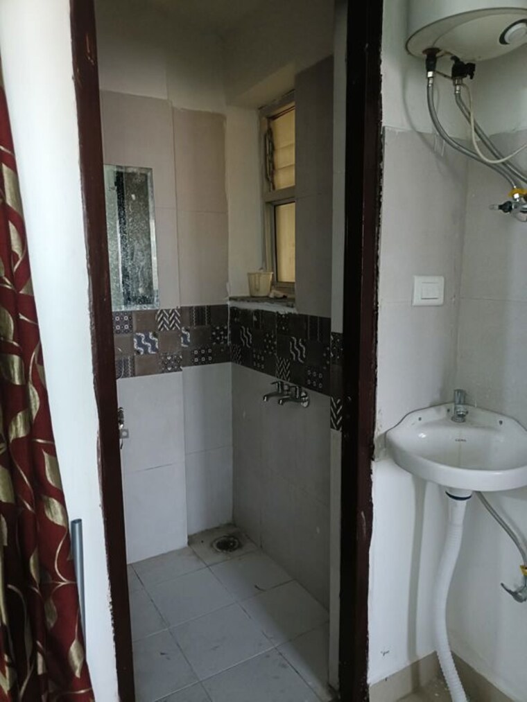 Bathroom, sector 19 dwarka 1 Bedroom 450 Sq.Ft. Apartment In Sector 19 Dwarka Delhi 10137732