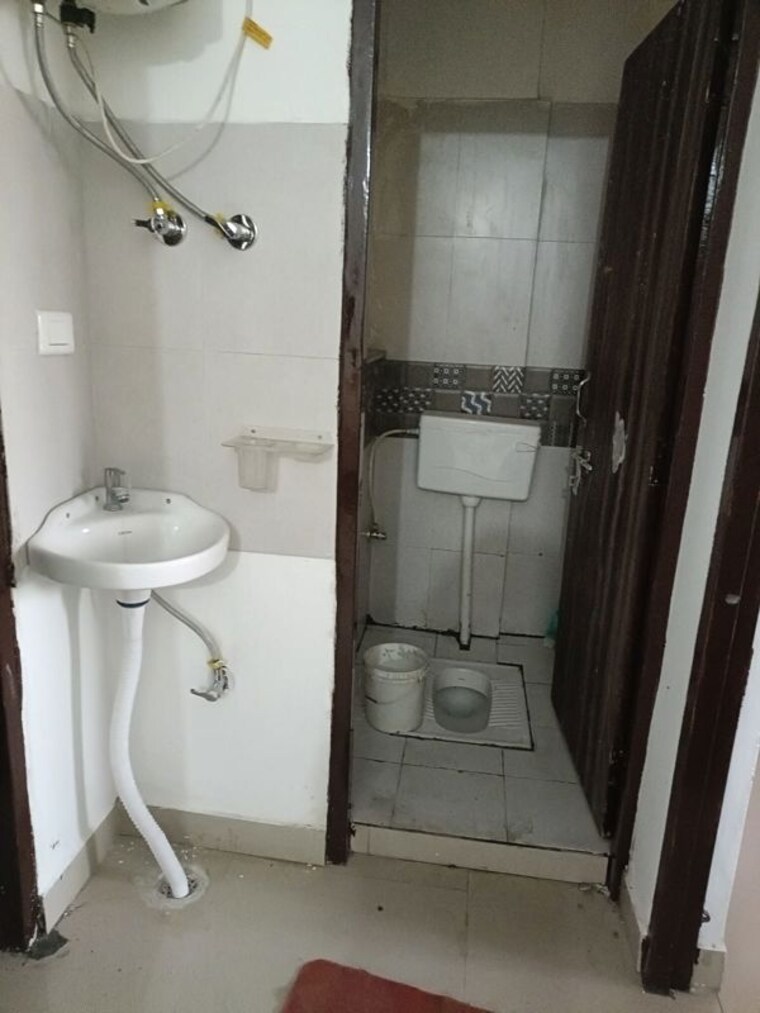 Bathroom, sector 19 dwarka 1 Bedroom 450 Sq.Ft. Apartment In Sector 19 Dwarka Delhi 10137732