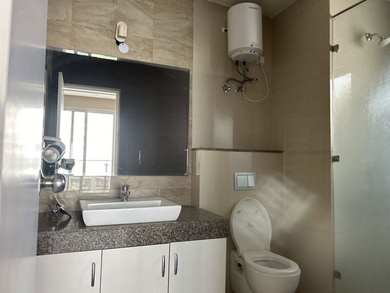 Bathroom, unitech-uniworld-gardens 3.5 Bedroom 2027 Sq.Ft. Apartment In Sector 47 Gurgaon 10137711