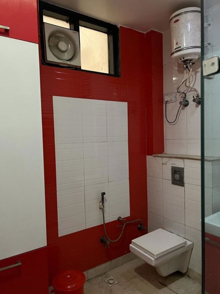 Bathroom, sector 72 6+ Bedroom 3500 Sq.Ft. Villa In Sector 72 Noida 10137764