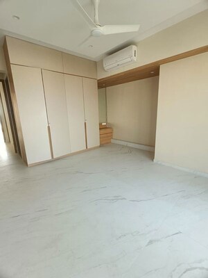 Room in 3.5 BHK Apartment at Lotus Lotus Link Square, Malad West – for Rent