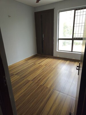 2 BHK Apartment For Rent in Unitech Vistas, Sector 70