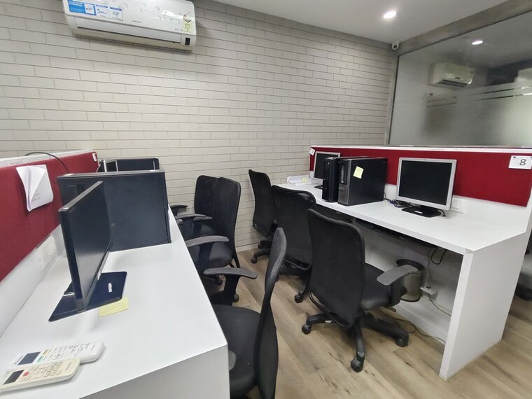 Team Area, dlh-park Commercial Office Space 1500 Sq.Ft. In Malad West Mumbai 10137789
