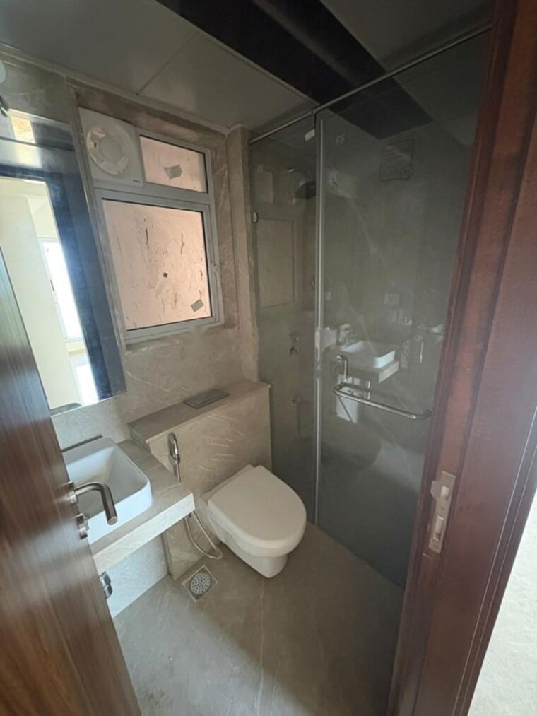 Bathroom, platinum-life 2 Bedroom 930 Sq.Ft. Apartment In Andheri West Mumbai 10137799