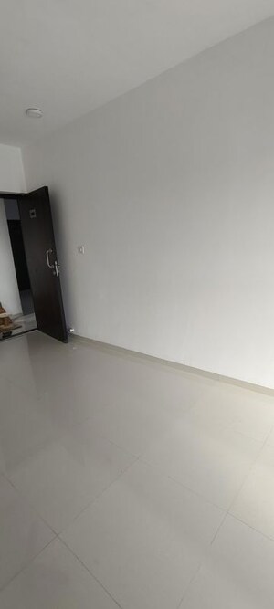 Room in 2 BHK Apartment at UK Iridium, Kandivali East – for Rent