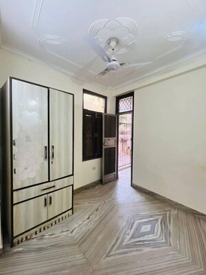 Room in 1 BHK Builder Floor at Saket – for Rent