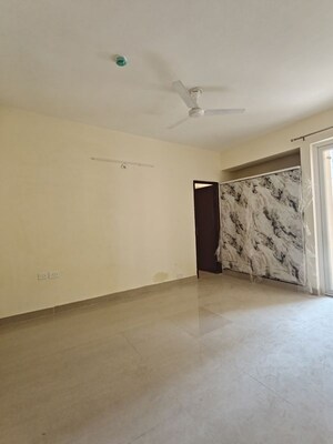 Room in 4 BHK Apartment at Amrapali Heartbeat City, Sector 107 – for Rent
