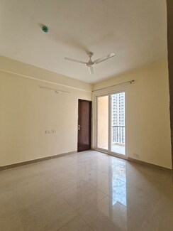 4 BHK + Servant Room Apartment For Rent in Amrapali Heartbeat City