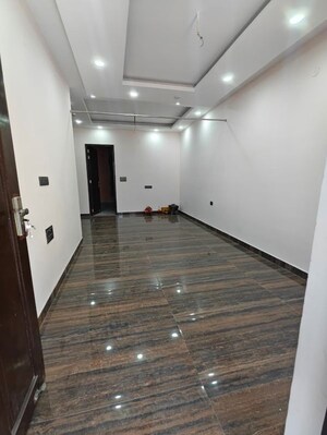 Room in 3.5 BHK Independent House at Jogiwala Chowk – for Rent