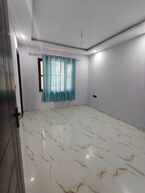 Room in 3.5 BHK Independent House at Jogiwala Chowk – for Rent